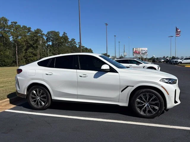 Used 2026 White Metallic BMW XDRIVE40I image 2
