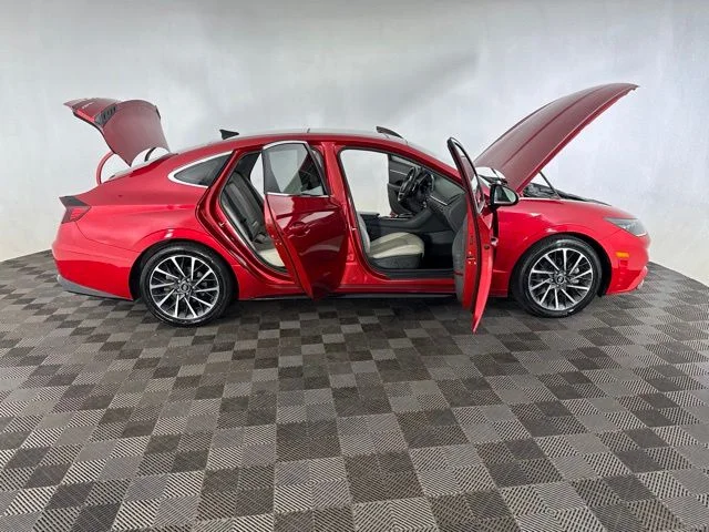 Used 2020 Red Hyundai Limited image 13