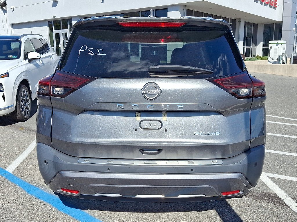 Used 2023 Gray Nissan SL image 6