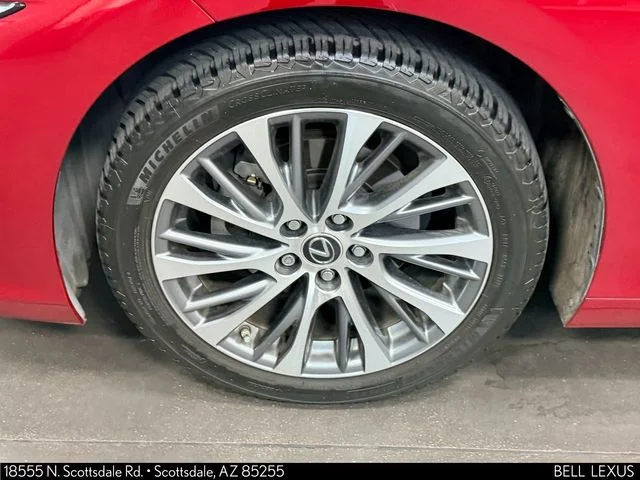Used 2019 Red Lexus 300h image 10