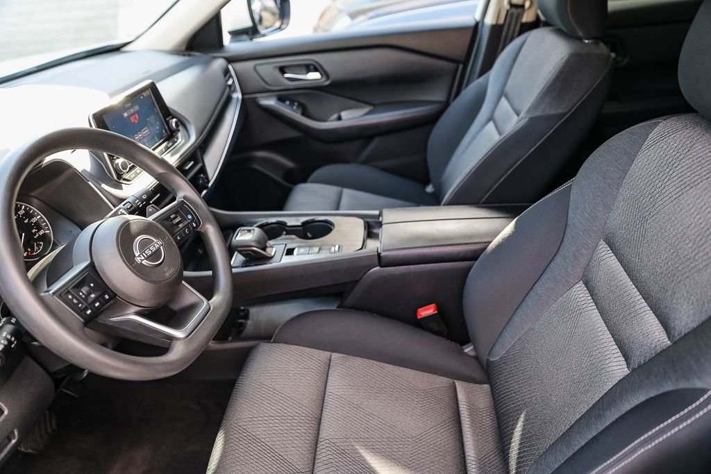 2024 Nissan Rogue SV - Photo 13