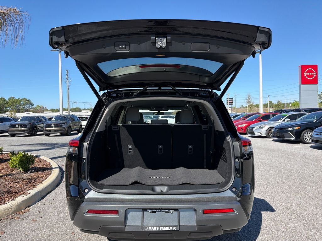 New 2026 Nissan Pathfinder SL 4D Sport Utility