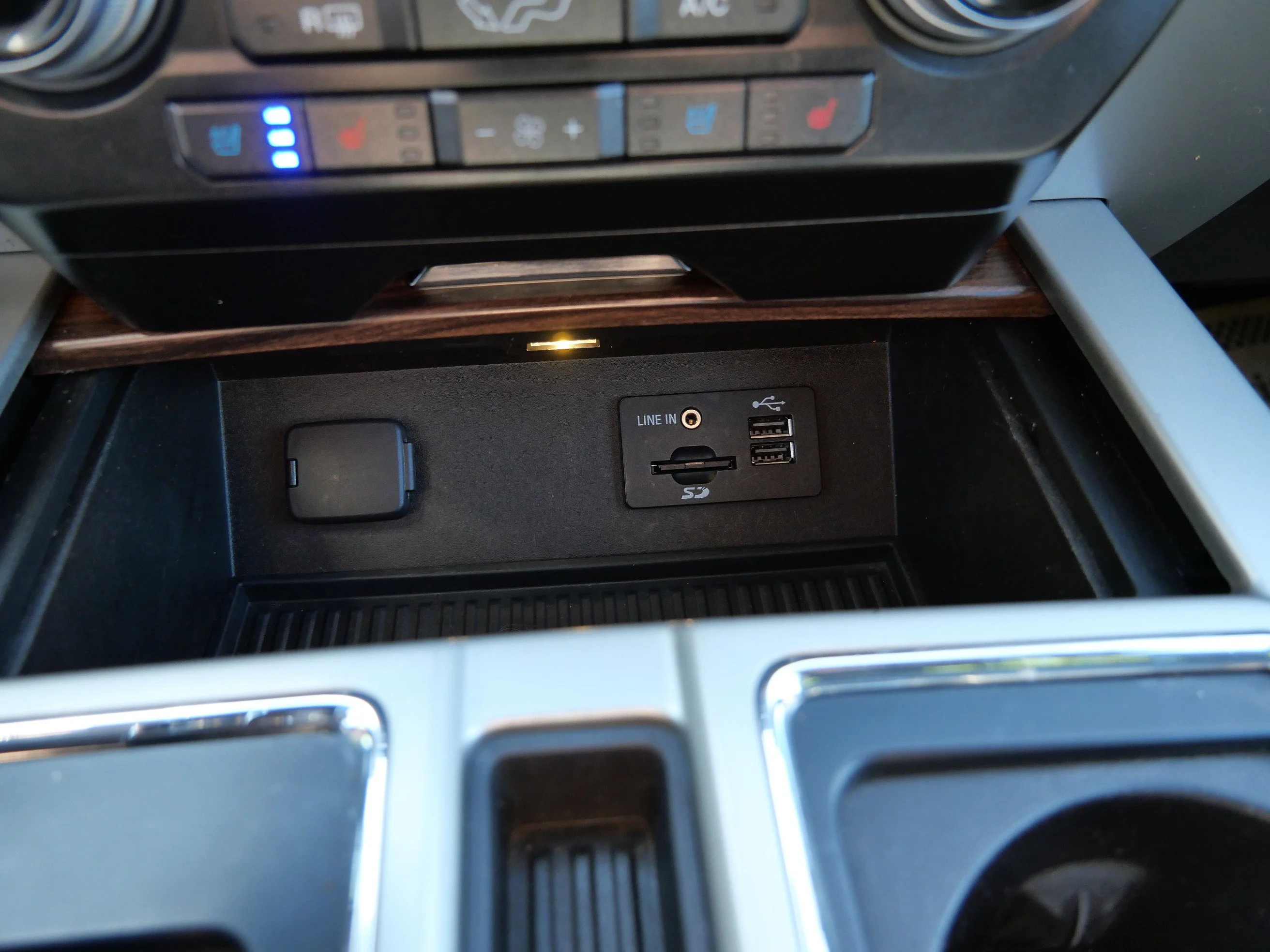 Used 2015 Magnetic Metallic Ford Lariat image 20