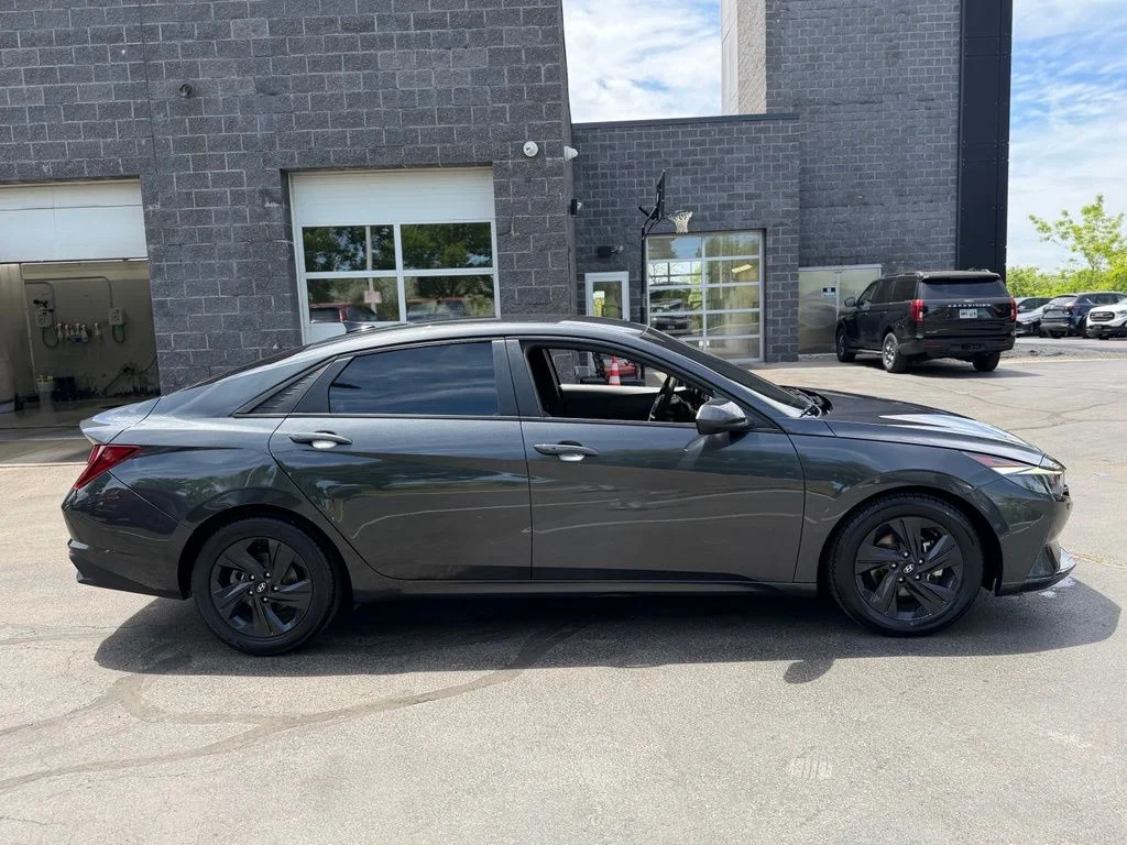 Used 2023 Gray Hyundai SEL image 6