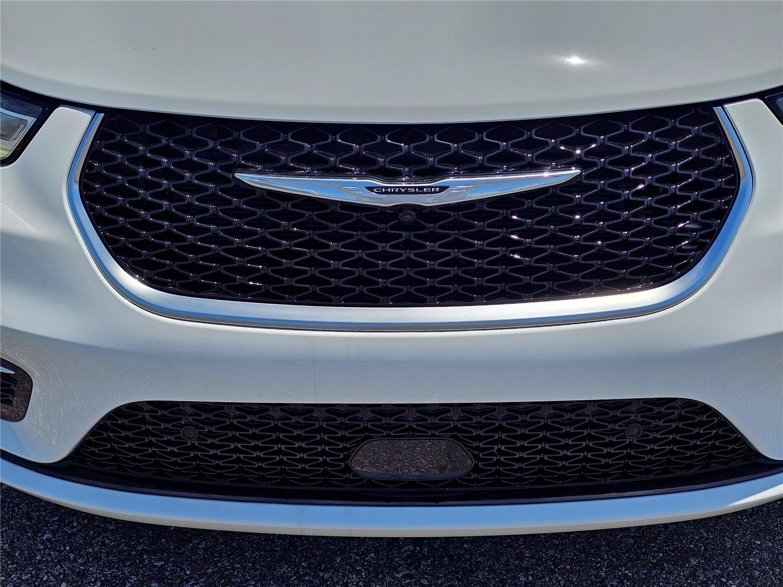 New 2026 Bright White Clearcoat Chrysler Pinnacle image 4