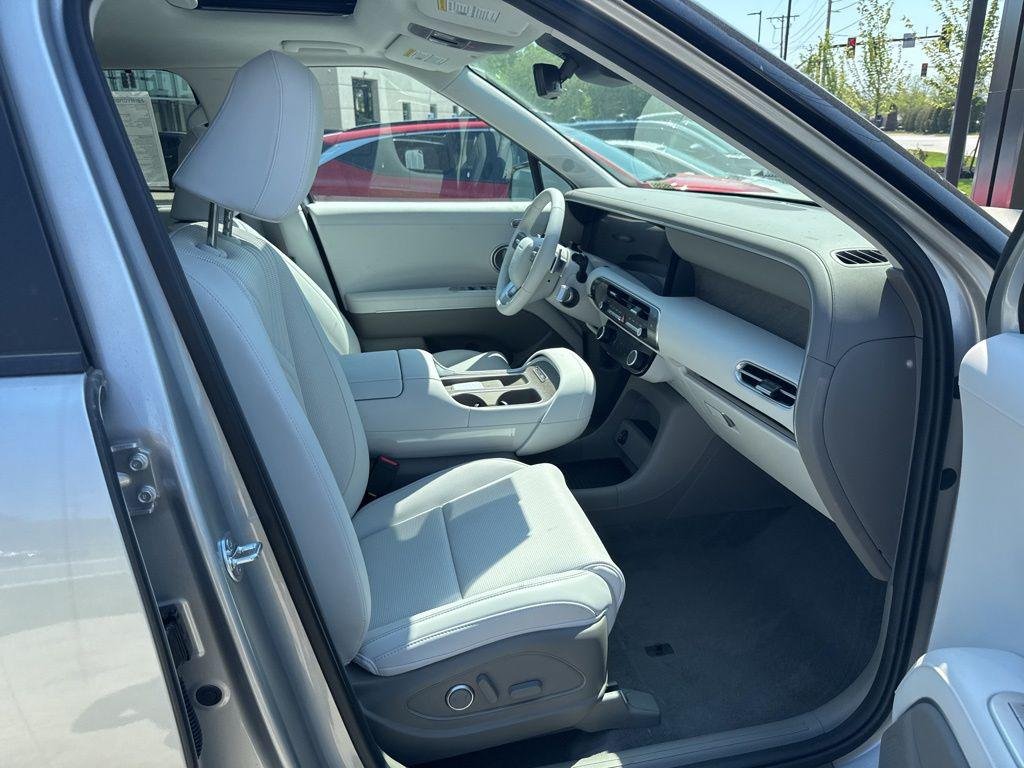 New 2026 Silver Hyundai SEL Premium AWD image 34