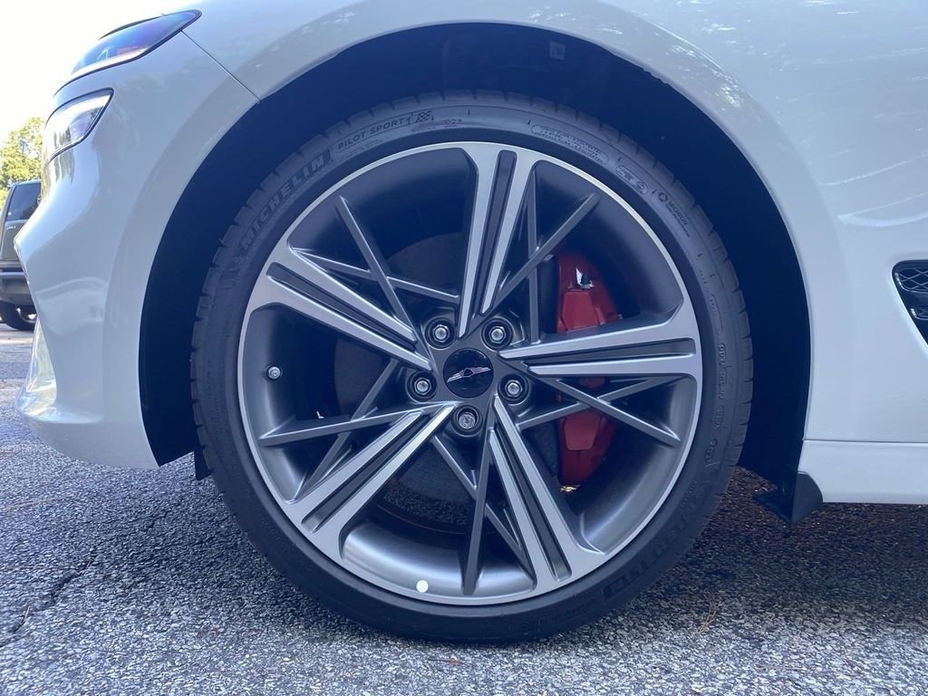 New 2025 White Genesis 3.3T SPORT PRESTIGE image 12