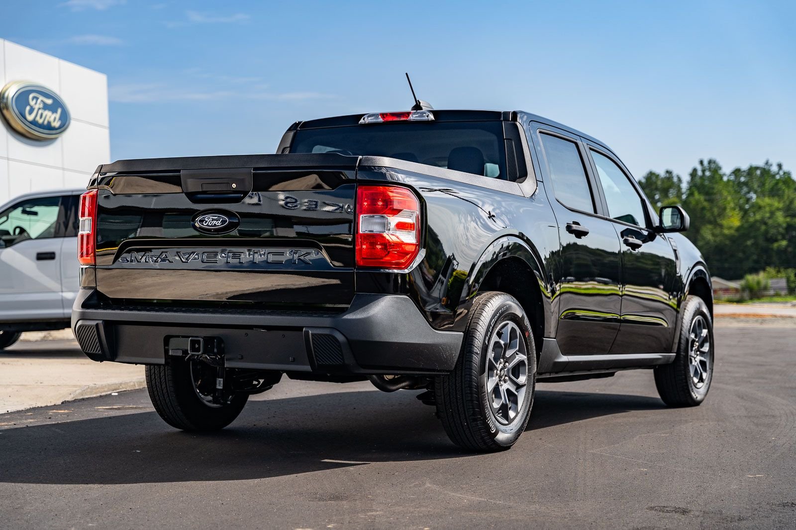 New 2026 Shadow Black Ford XLT image 4