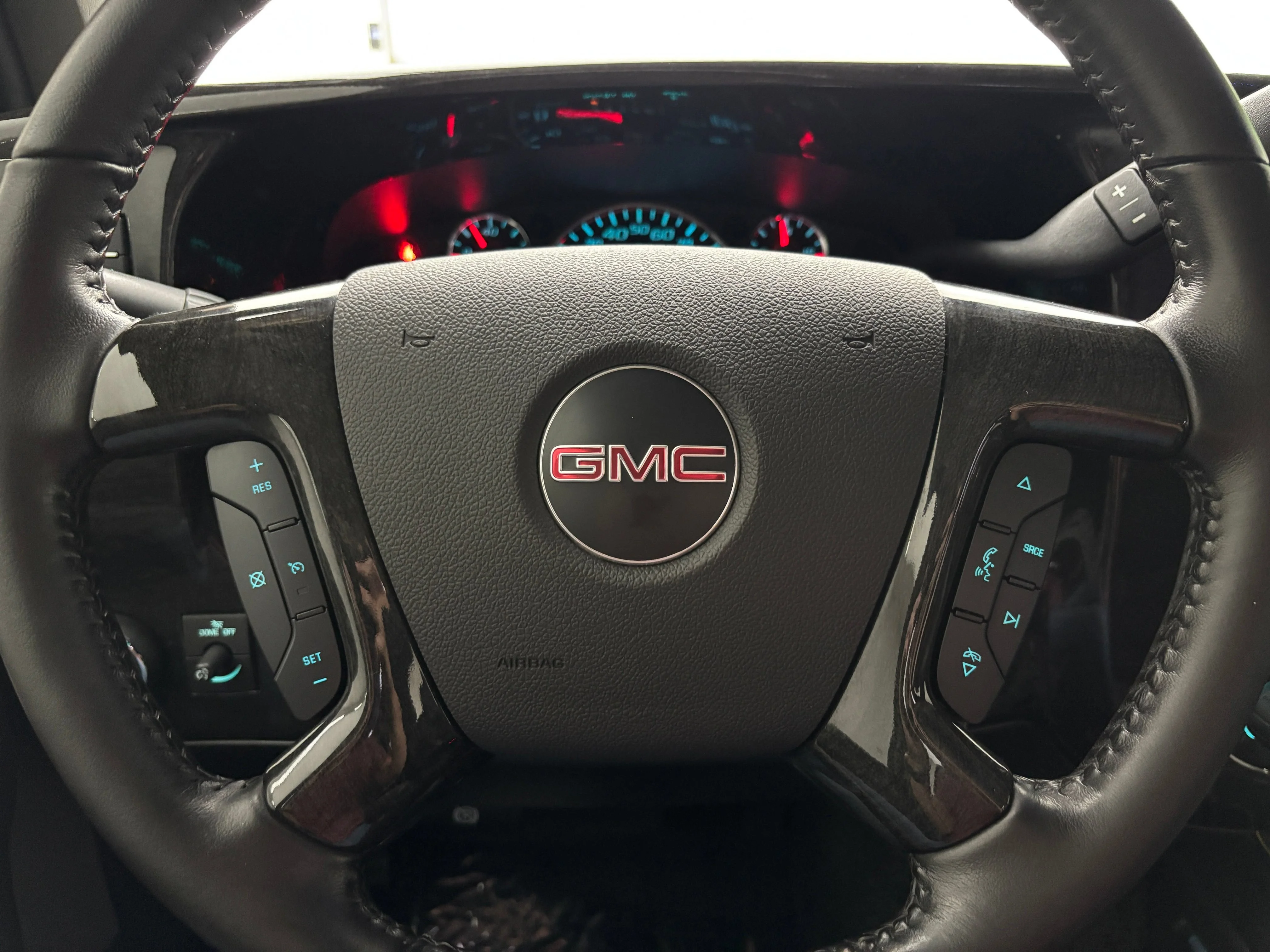Used 2020 ONYX BLACK GMC NA image 29