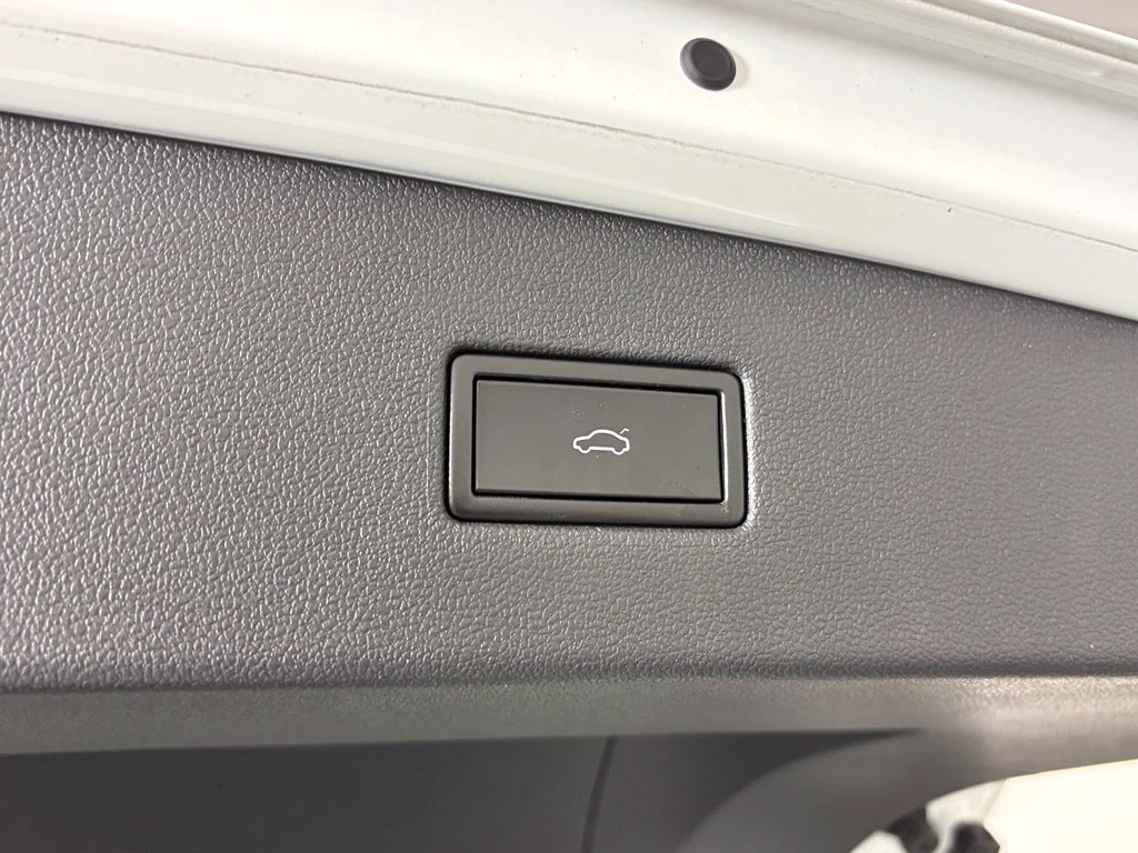 Used 2018  Volkswagen 2.0T SEL image 39