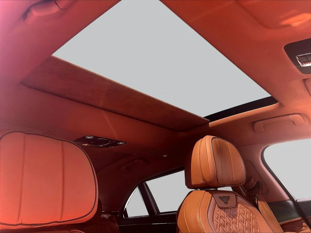 Used 2022 Viridian by Mulliner Bentley V8 image 27