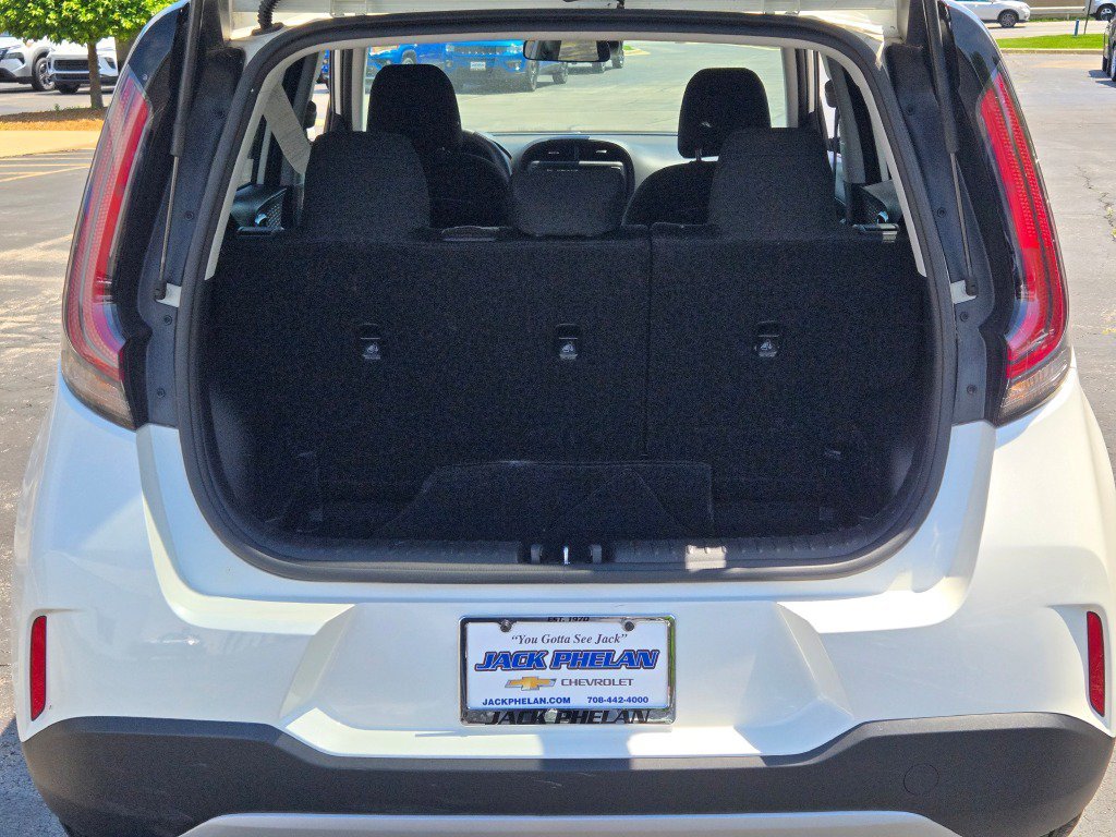 2025 Kia Soul LX - Photo 13