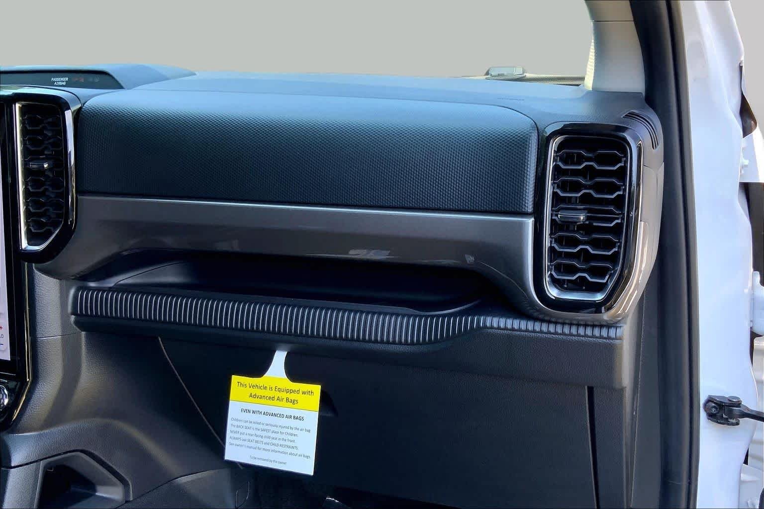 Used 2025 Oxford White Ford XLT image 19