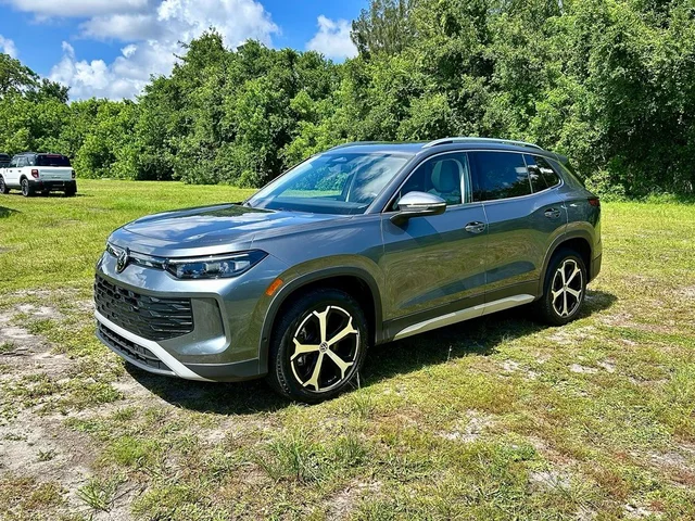 2025 Volkswagen Tiguan 2.0T SE