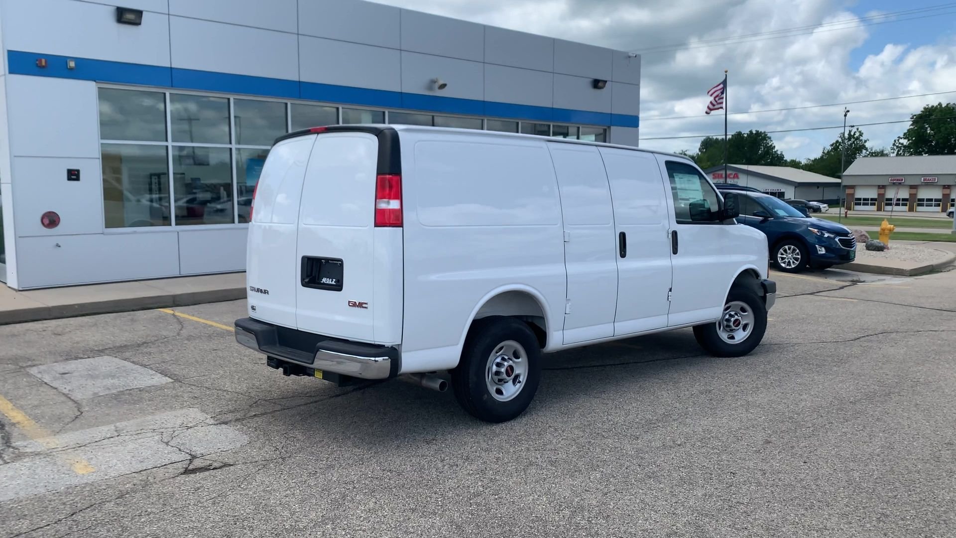 2025 GMC Savana Cargo Work Van - Photo 32