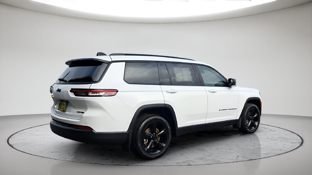 Used 2024 White Jeep Limited image 5