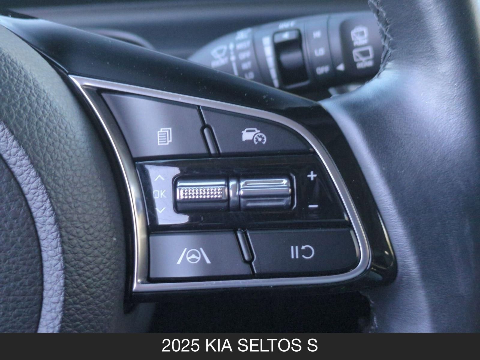 2025 Kia Seltos S - Photo 18