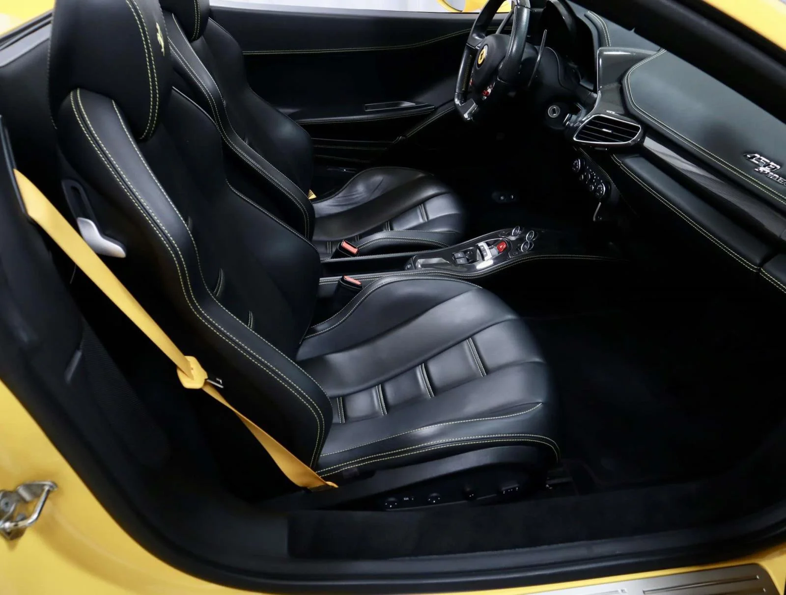Used 2013 Giallo Modena Ferrari 2dr Conv image 15