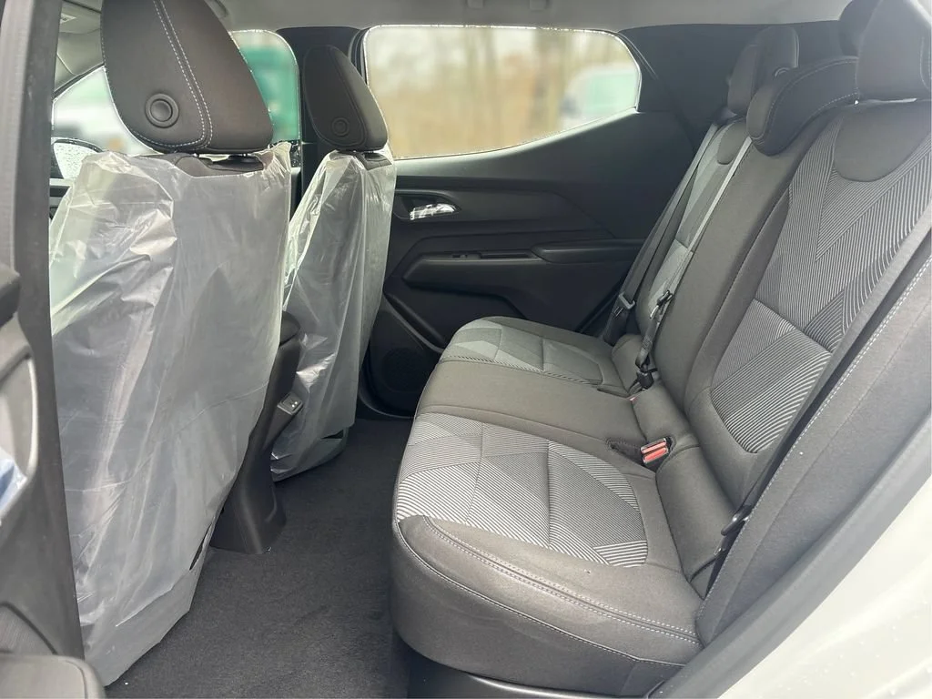 New 2027 Summit White Chevrolet LT image 10