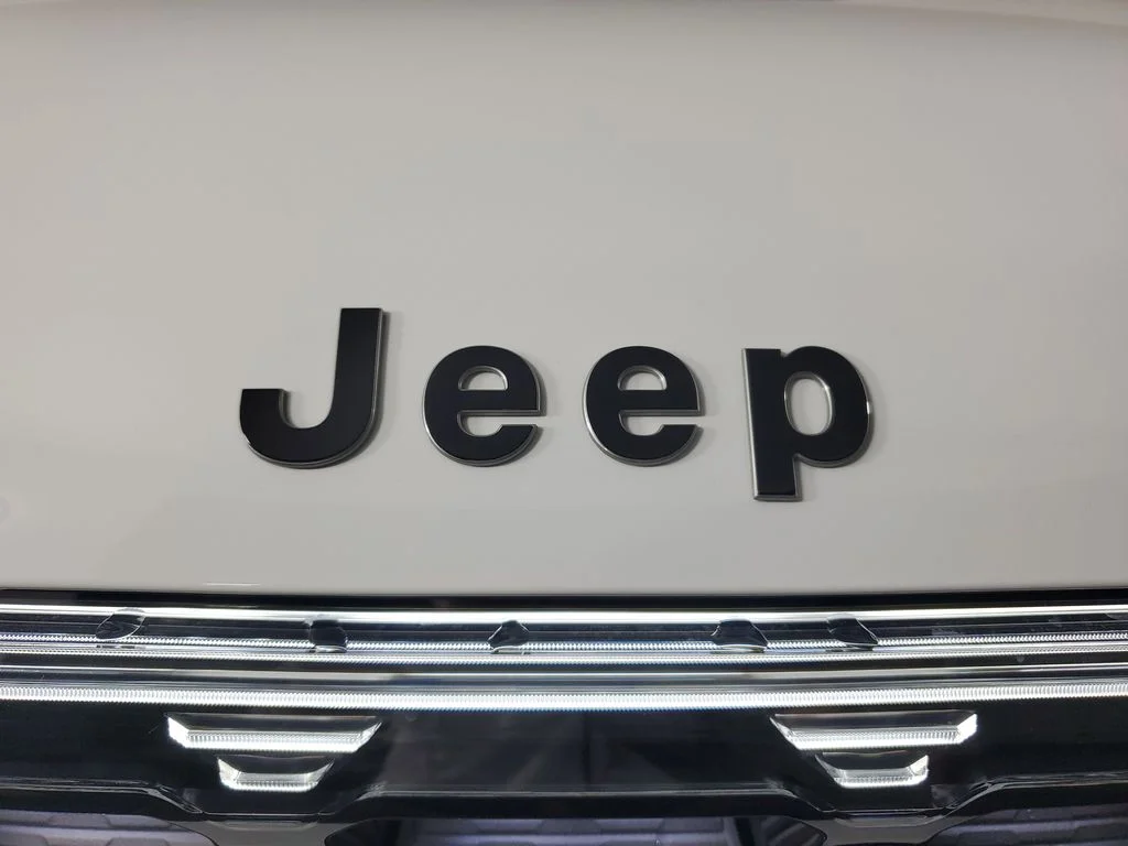 2026 Jeep Grand Wagoneer Limited Reserve - Photo 10