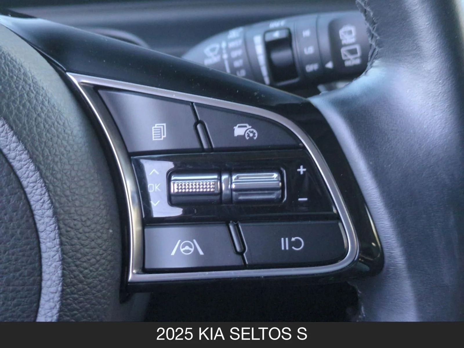 2025 Kia Seltos S - Photo 18