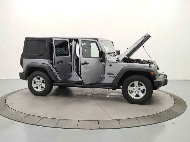 Used 2015 Silver Jeep Unlimited Sport image 17