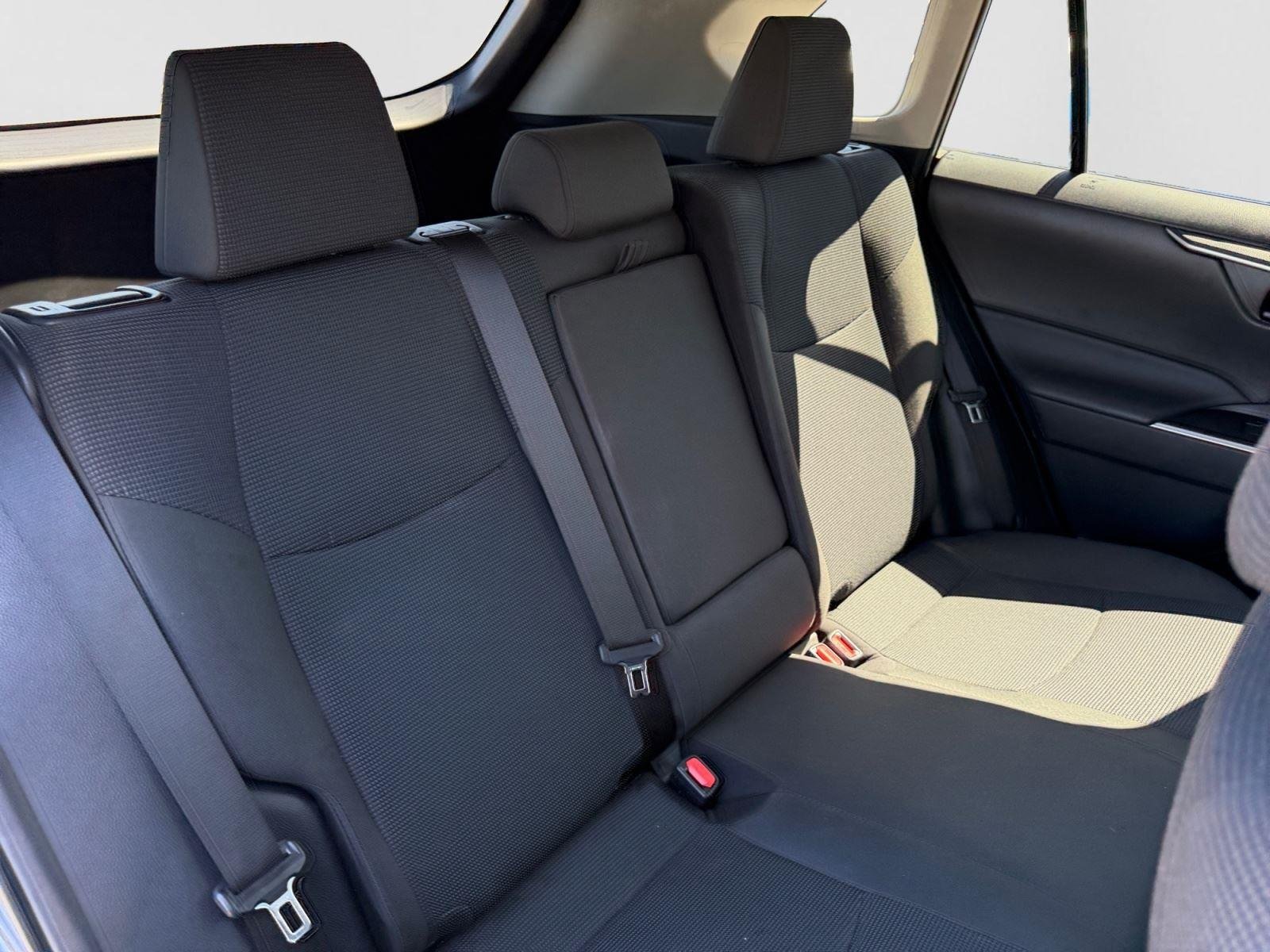 2024 Toyota RAV4 LE - Photo 18