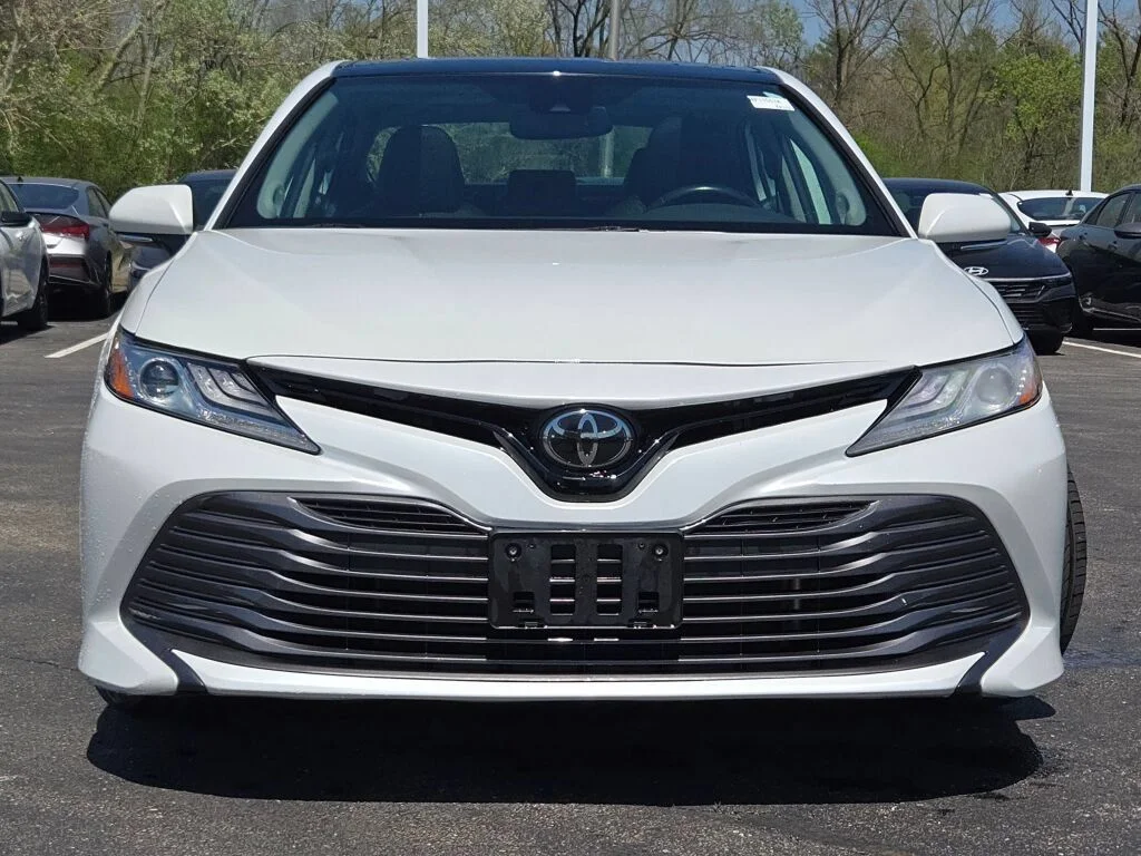 Used 2020 Beige Toyota XLE image 4