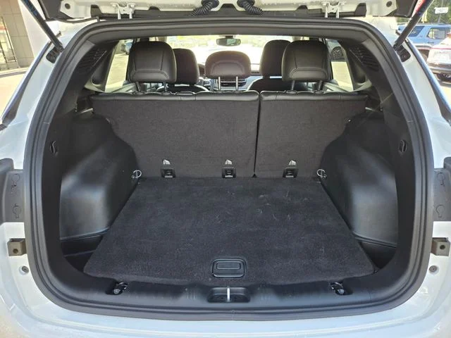 Used 2024 White Jeep Latitude image 18