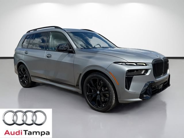 2023 BMW X7 M60i's photo