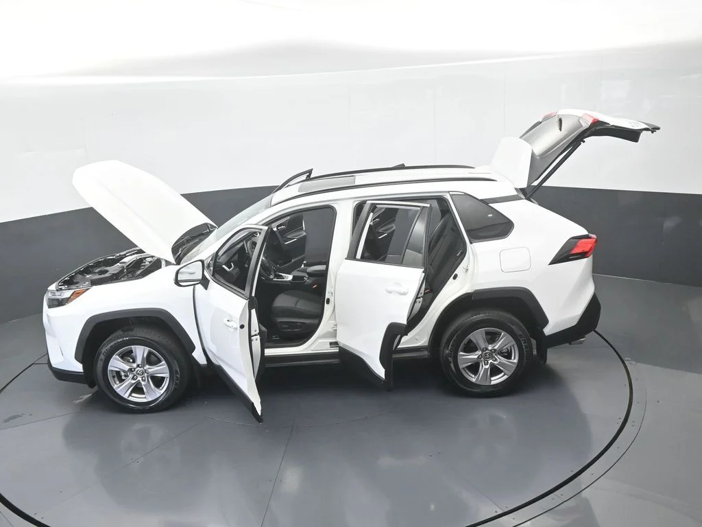 Used 2025 Ice Toyota XLE image 59