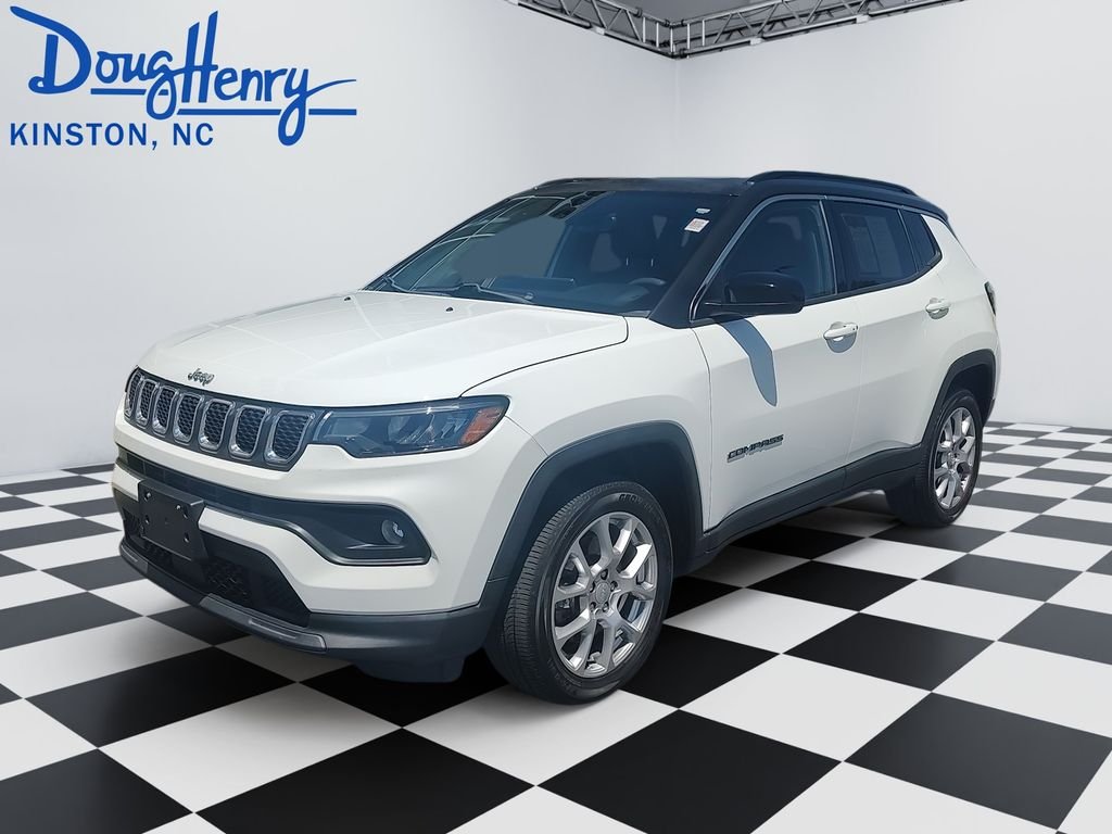 2023 Jeep Compass Latitude Lux 4X4's photo