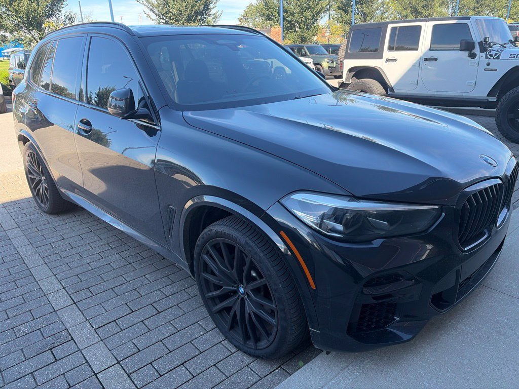 Used 2023 Black Sapphire Metallic BMW xDrive40i image 3