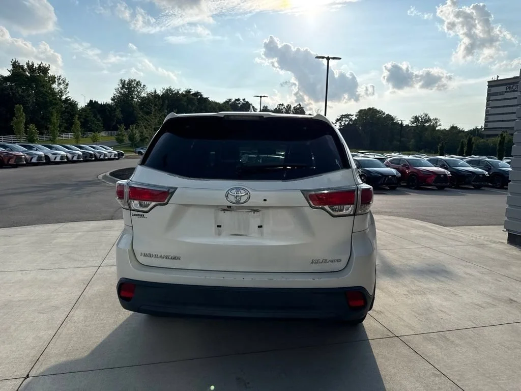 Used 2015 Blizzard Pearl Toyota XLE image 6