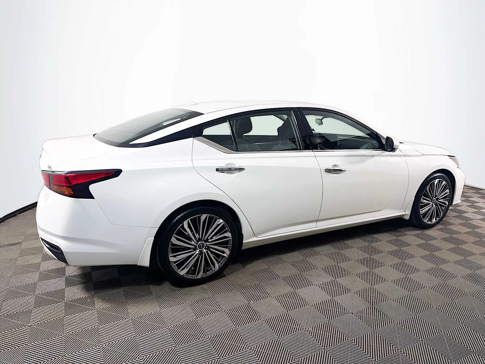 Certified Used 2025 Pearl White Tricoat Nissan SL image 4