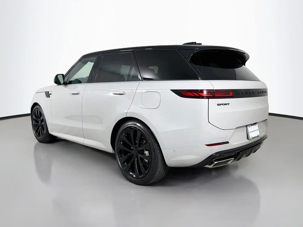 New 2026 Borasco Grey Land Rover Dynamic SE image 7