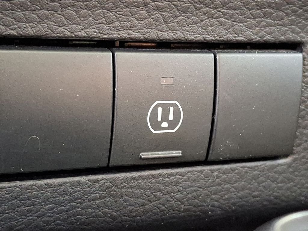 Used 2017 White Jeep Unlimited Sahara image 25
