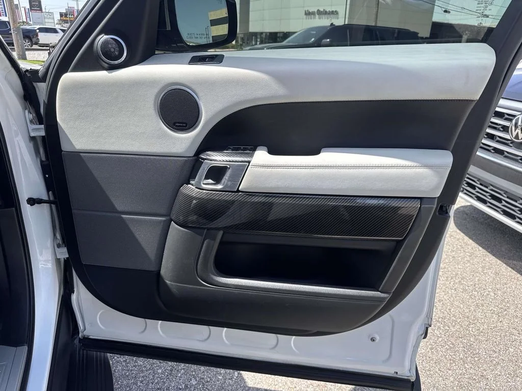Used 2016 White Land Rover HSE Td6 image 14