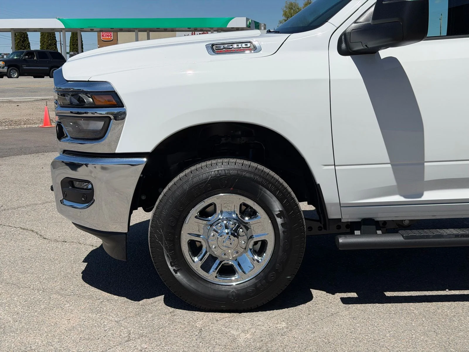 New 2026 Bright White Clear-Coat Exterior Paint RAM Tradesman image 12