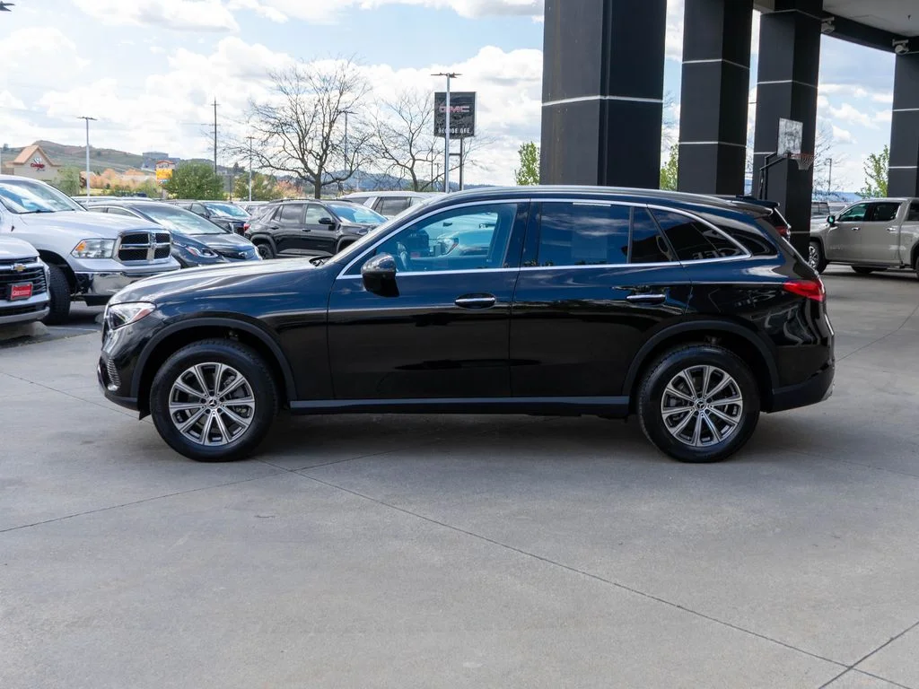 Used 2023 Black Mercedes-Benz GLC 300 image 4