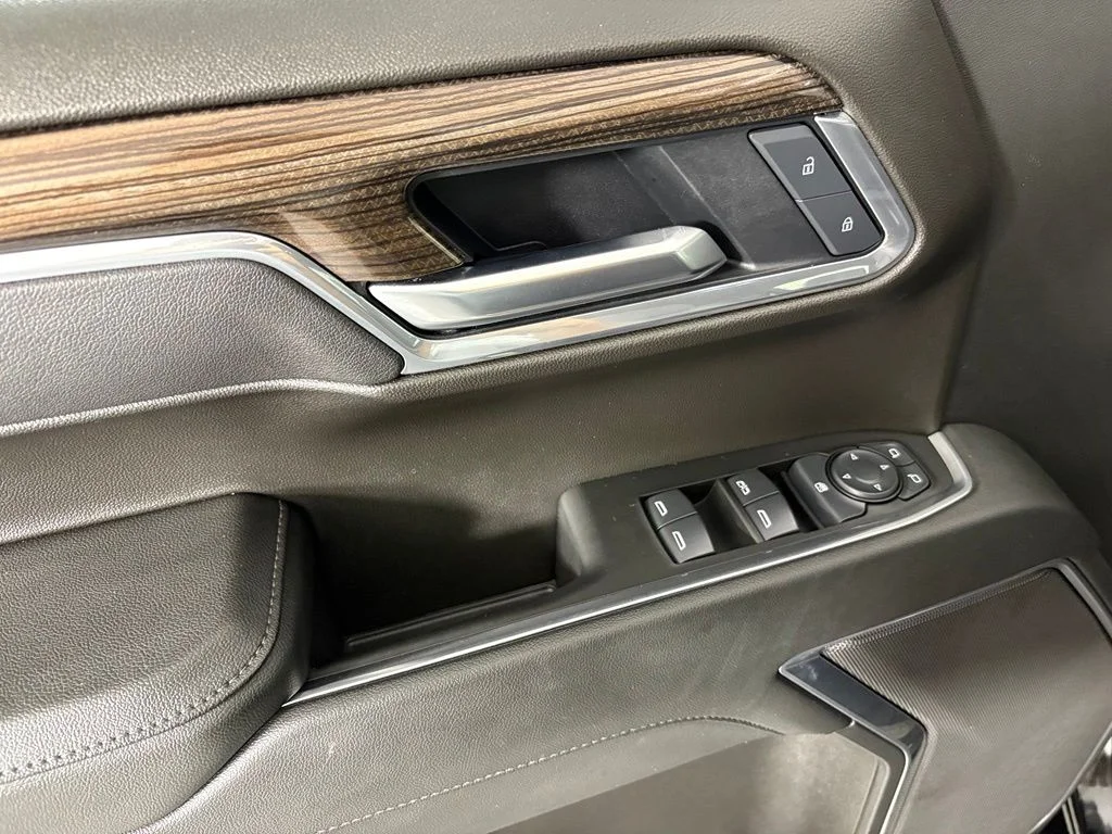 Used 2025 Black Chevrolet LT image 19