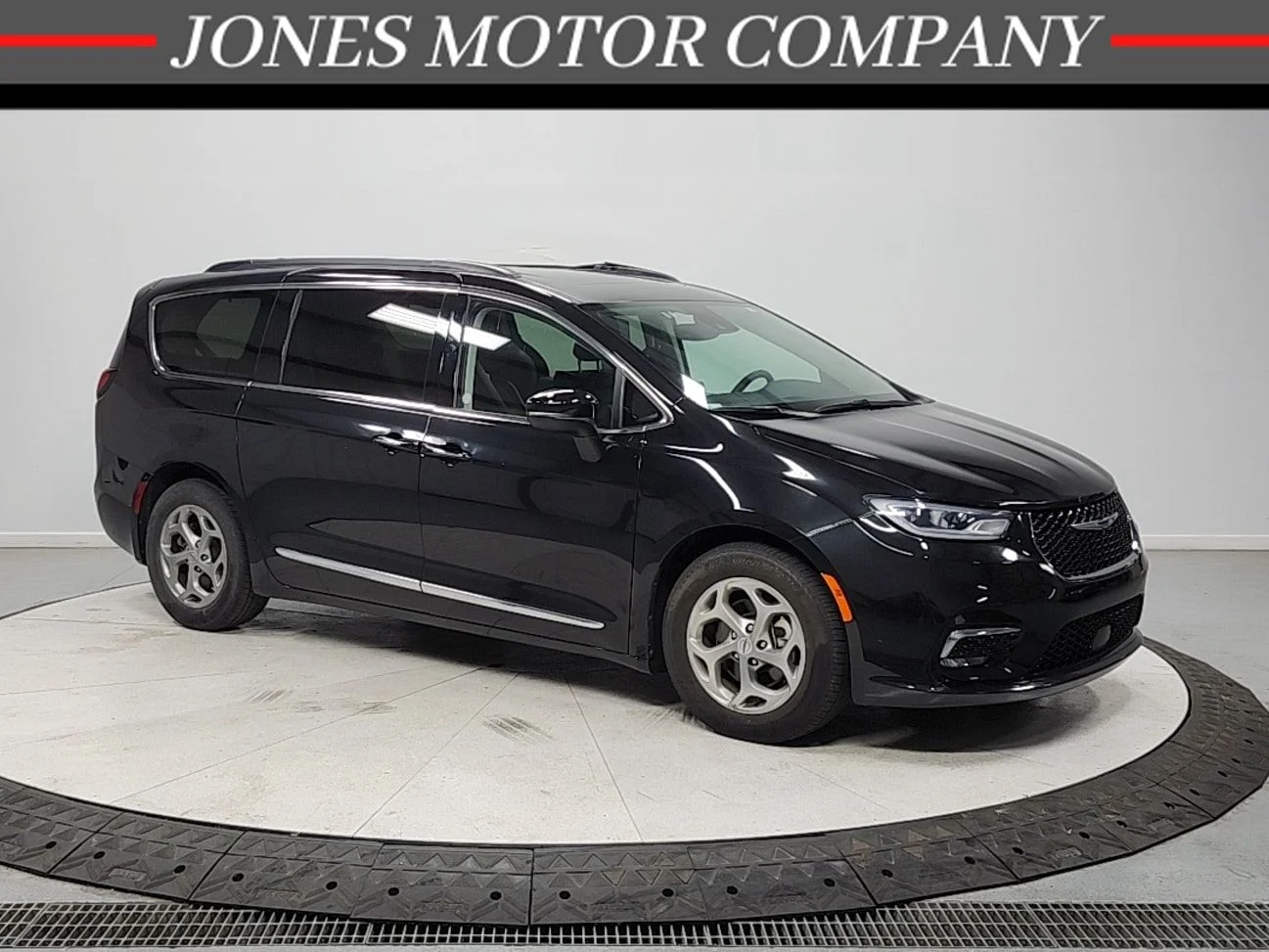 2023 Chrysler Pacifica's photo