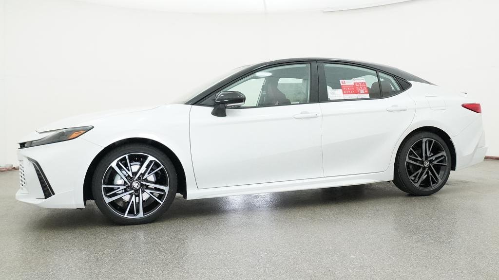 New 2026 Wind Chill Pearl with Midnight Black Metallic roof Toyota XSE image 4