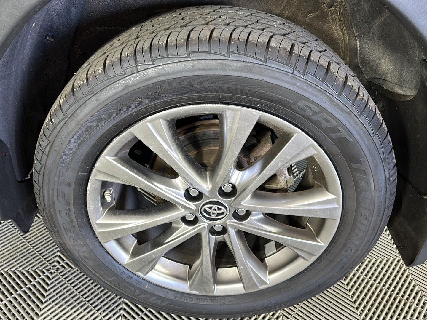 Used 2018 Pearl Toyota Limited image 9