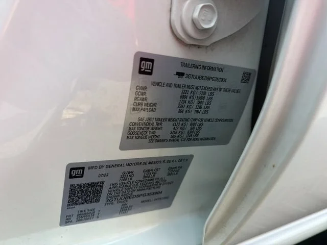 Used 2023 Summit White GMC SLE image 35