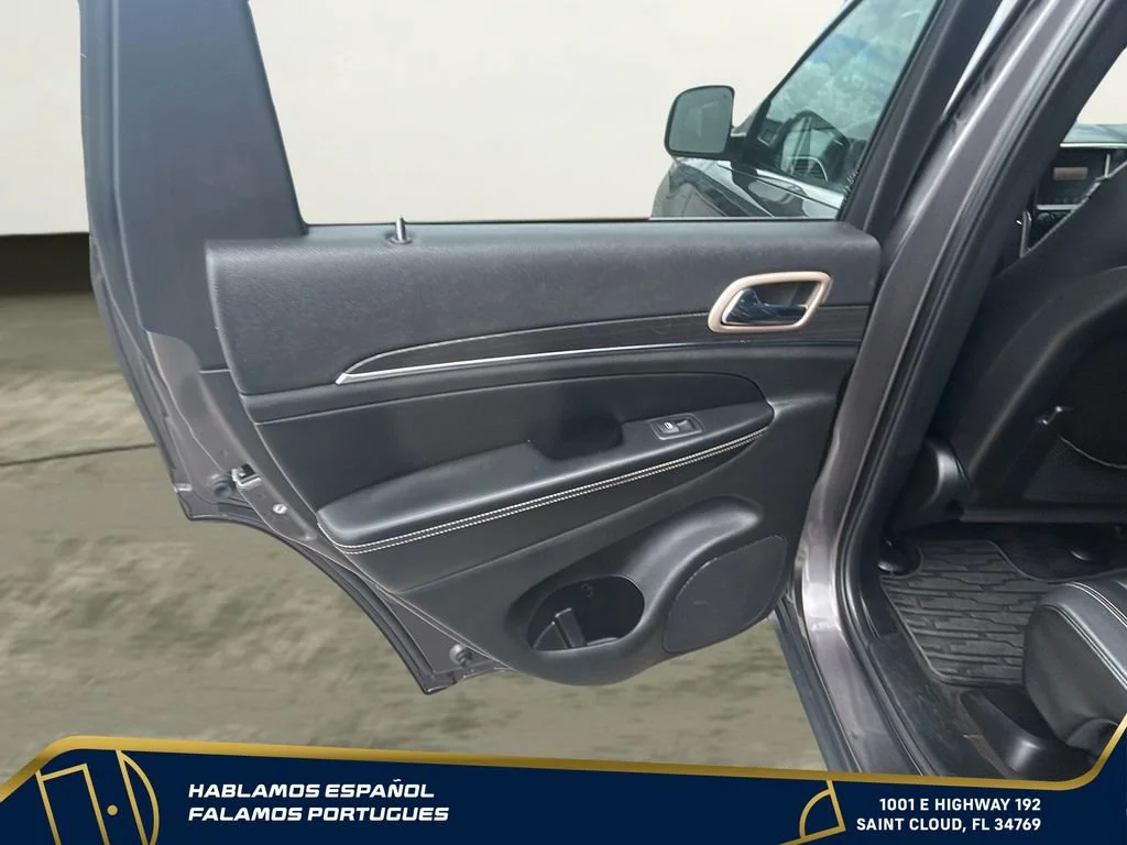 Used 2015  Jeep Limited image 21