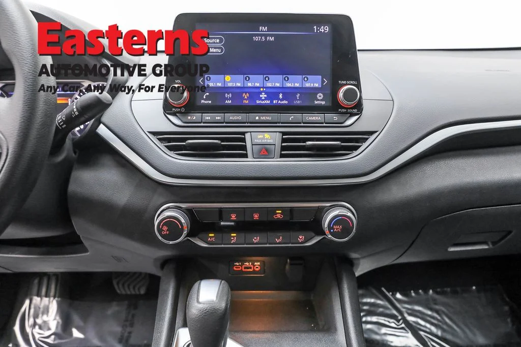 Used 2022 Silver Nissan 2.5 SV image 12