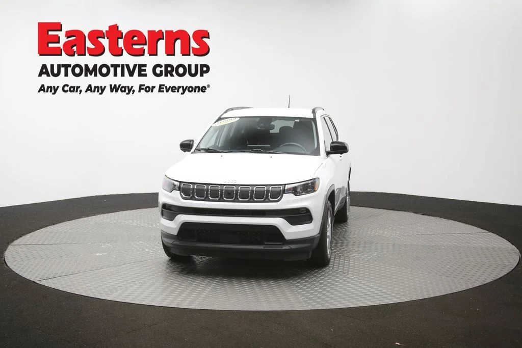 Used 2022 White Jeep Latitude image 53