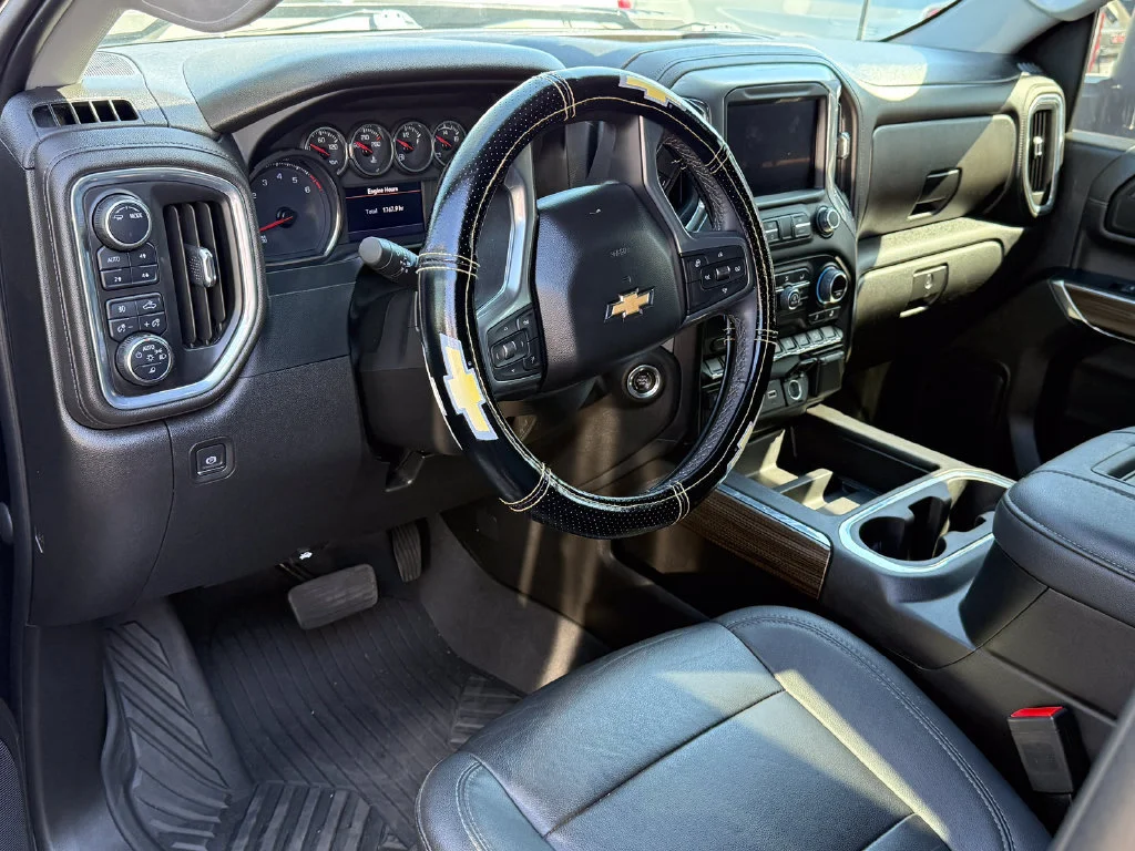 Used 2022 BLACK Chevrolet LT image 25