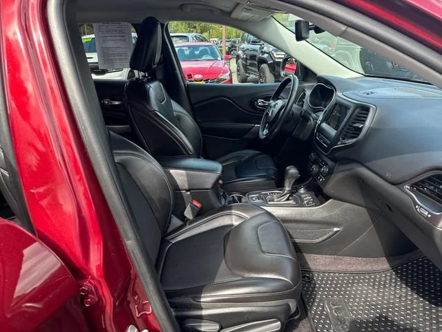 Used 2019 Velvet Red Pearlcoat Jeep Latitude Plus image 9
